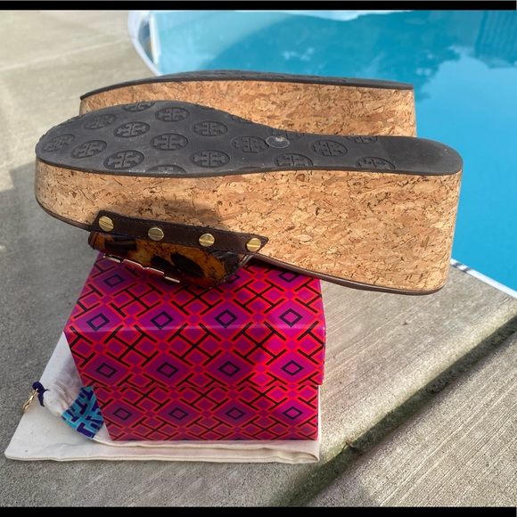 Tory Burch Patent Leather Tortoise Slides (Size 7.5) - Picture 5 of 6